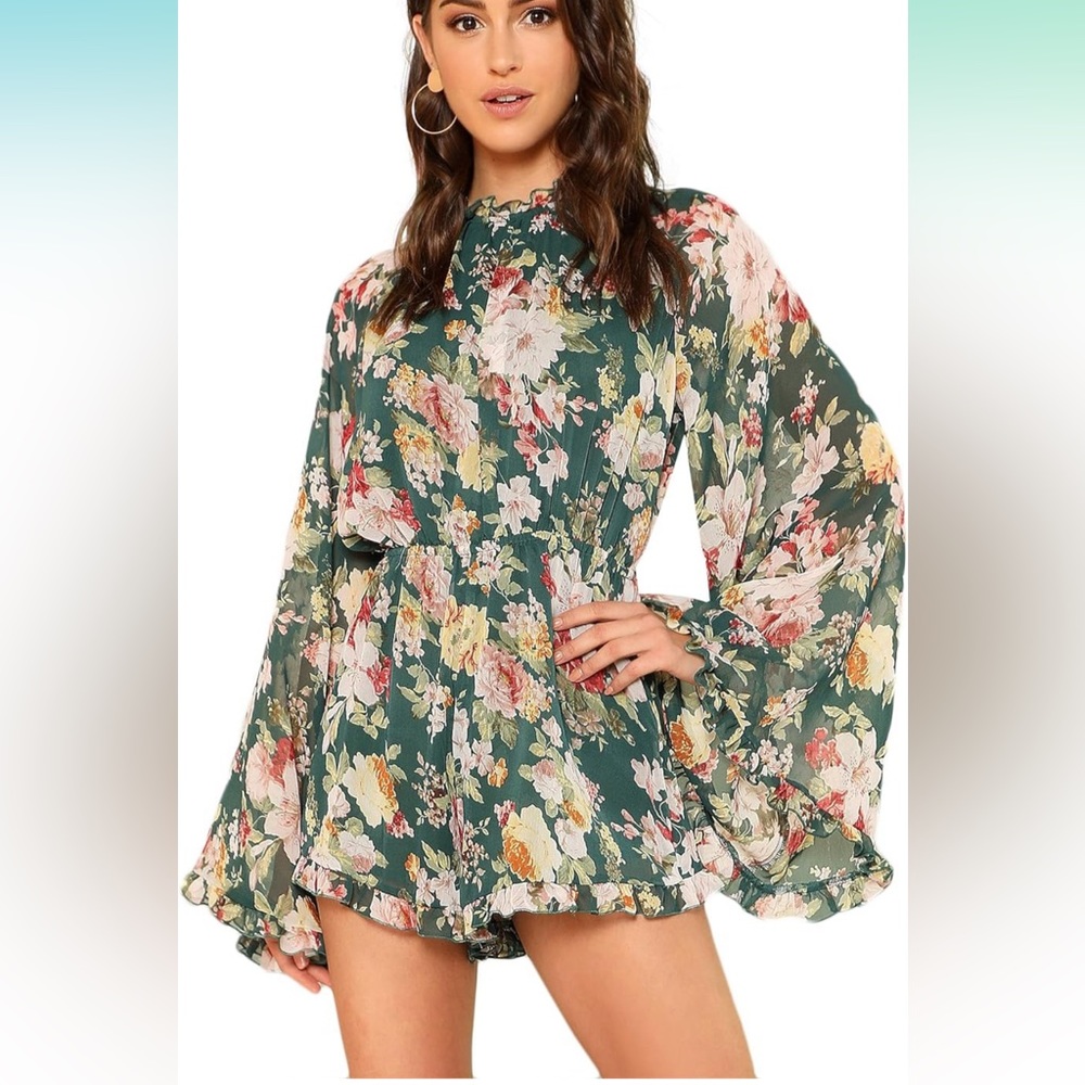 Green Floral Short Dress Open Back 🌸🌺